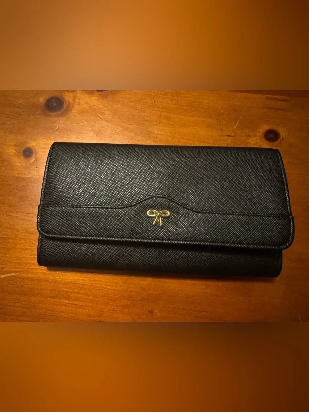 Unbranded Black Women's Saffiano Leather Clutch with Gold Bow Accent VGUC 😊😊